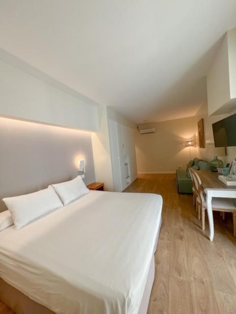 Hotel & Apartaments Thalassa Sport & Spa Roses Eksteriør billede