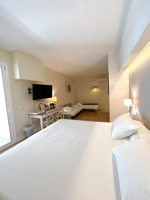 Hotel & Apartaments Thalassa Sport & Spa Roses Eksteriør billede