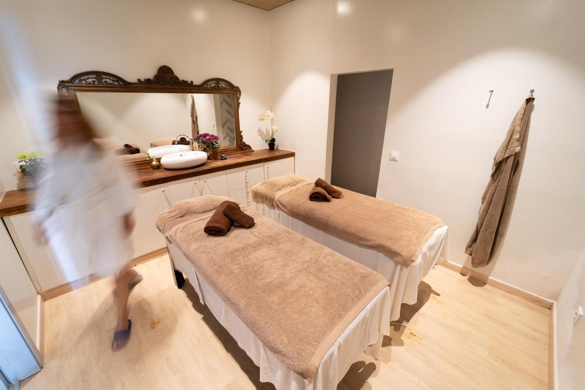 Hotel & Apartaments Thalassa Sport & Spa Roses Eksteriør billede
