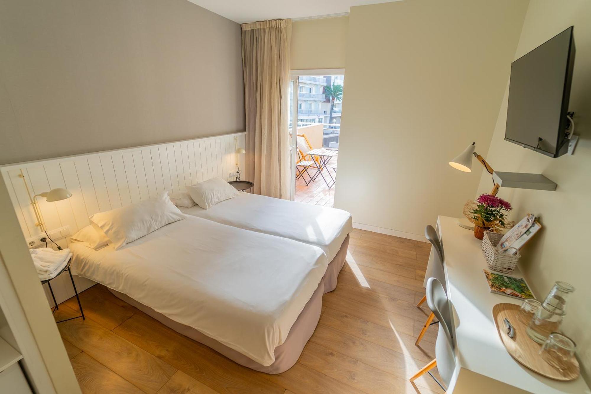 Hotel & Apartaments Thalassa Sport & Spa Roses Eksteriør billede