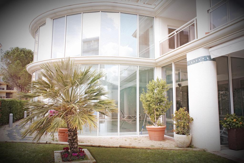 Hotel & Apartaments Thalassa Sport & Spa Roses Eksteriør billede